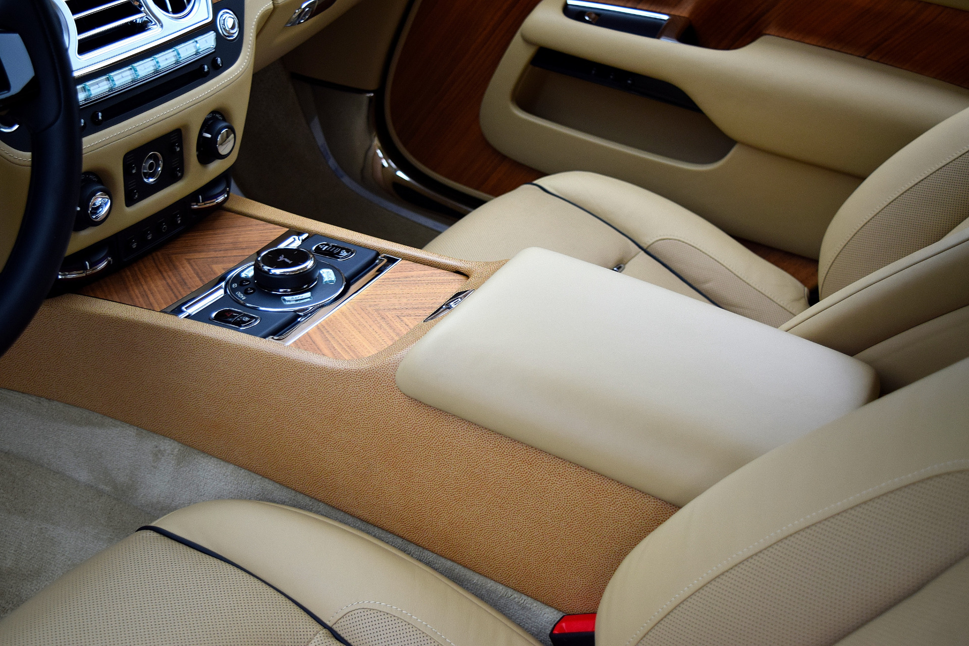 2015 Rolls-Royce Wraith Base photo 14