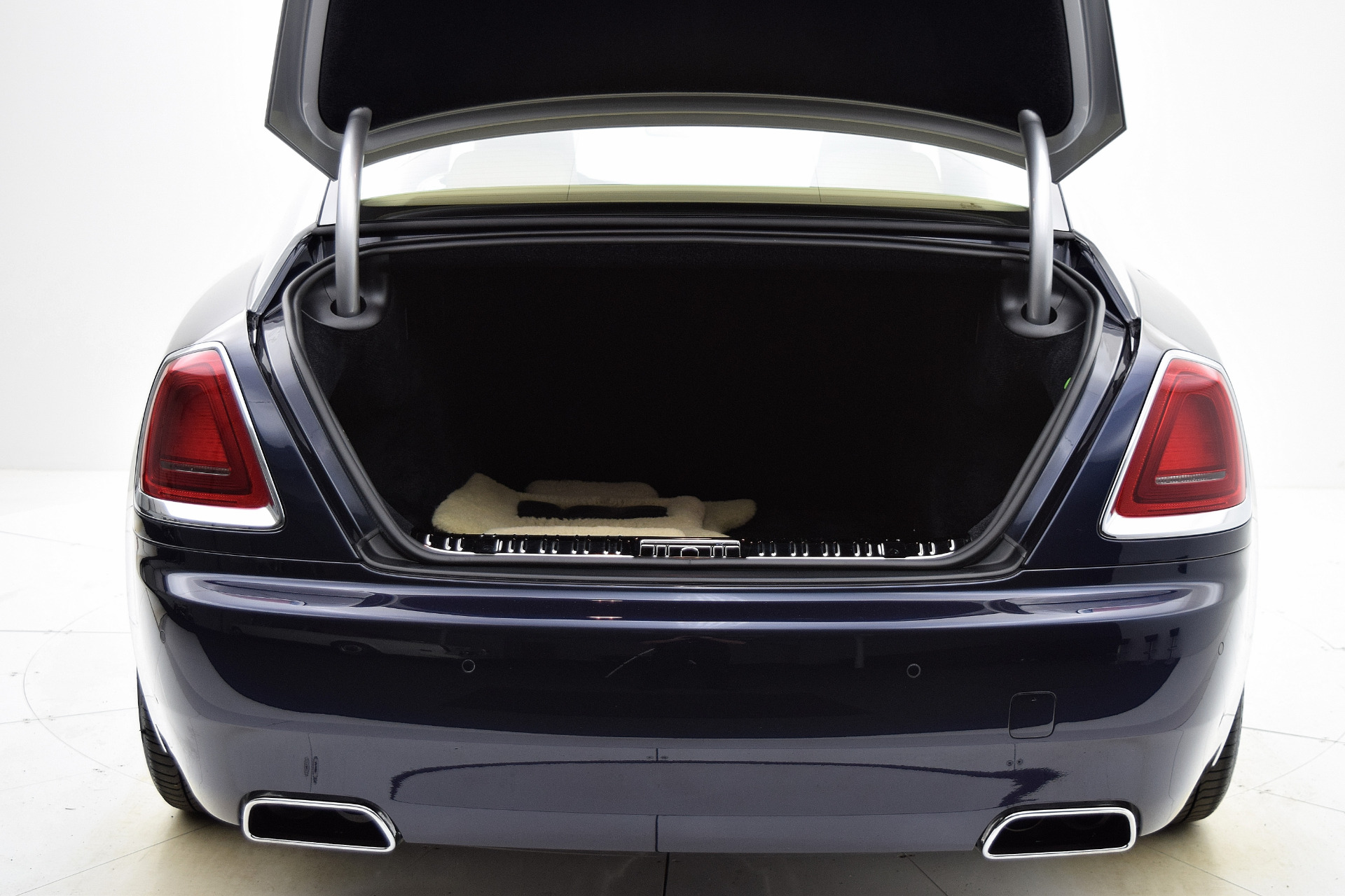 2015 Rolls-Royce Wraith Base photo 32