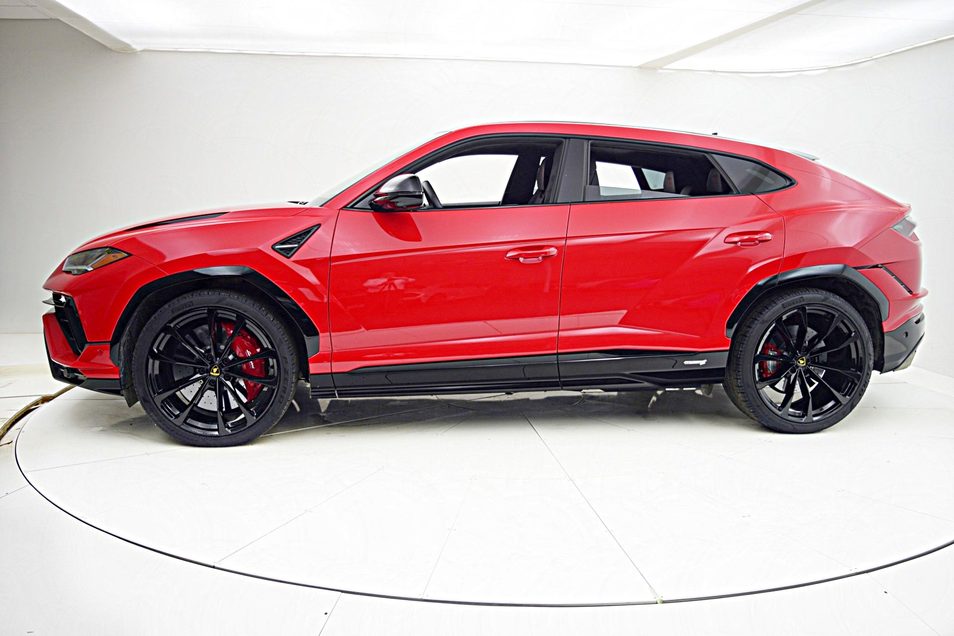 2023 Lamborghini Urus S photo 2