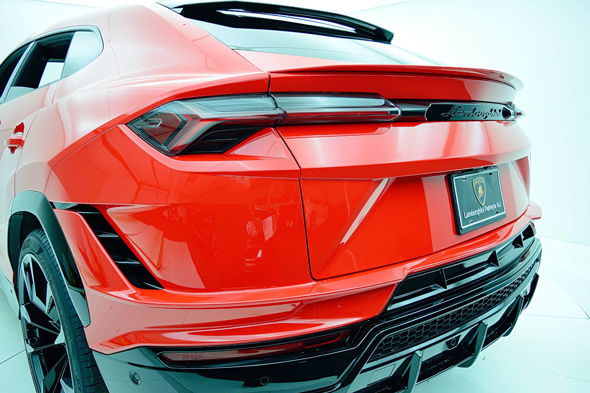 2023 Lamborghini Urus S photo 5