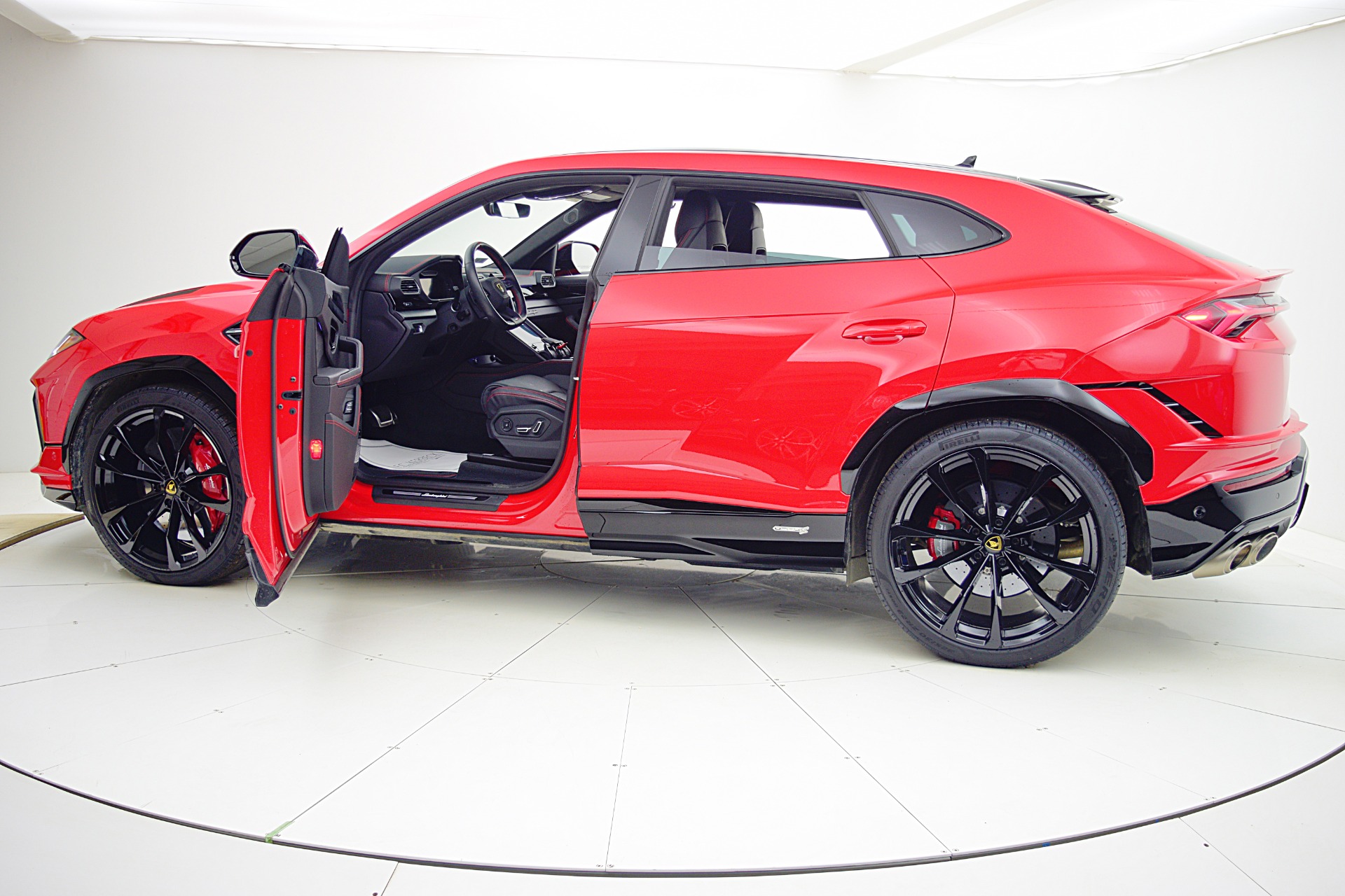 2023 Lamborghini Urus S photo 6