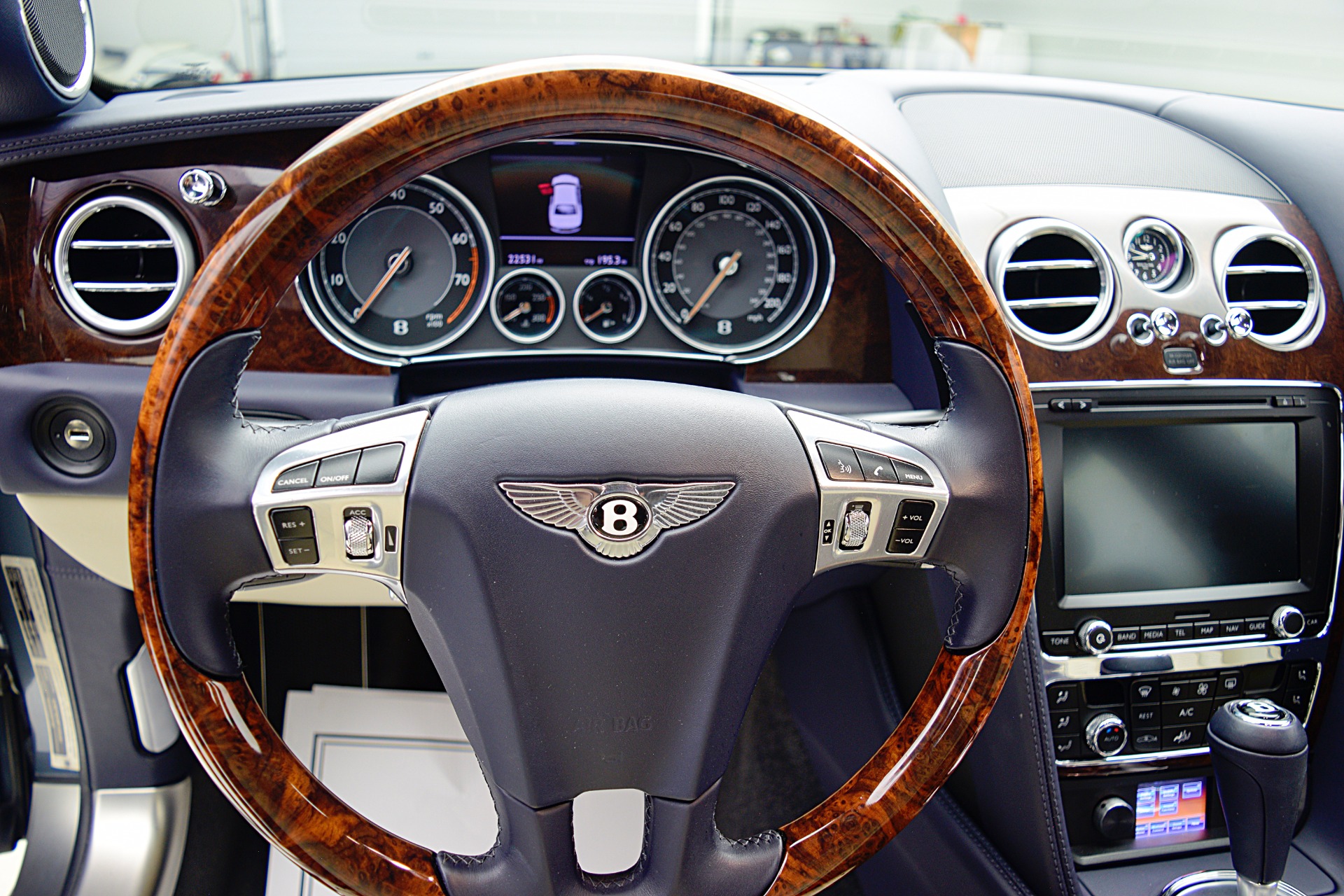 2015 Bentley Flying Spur Base photo 24