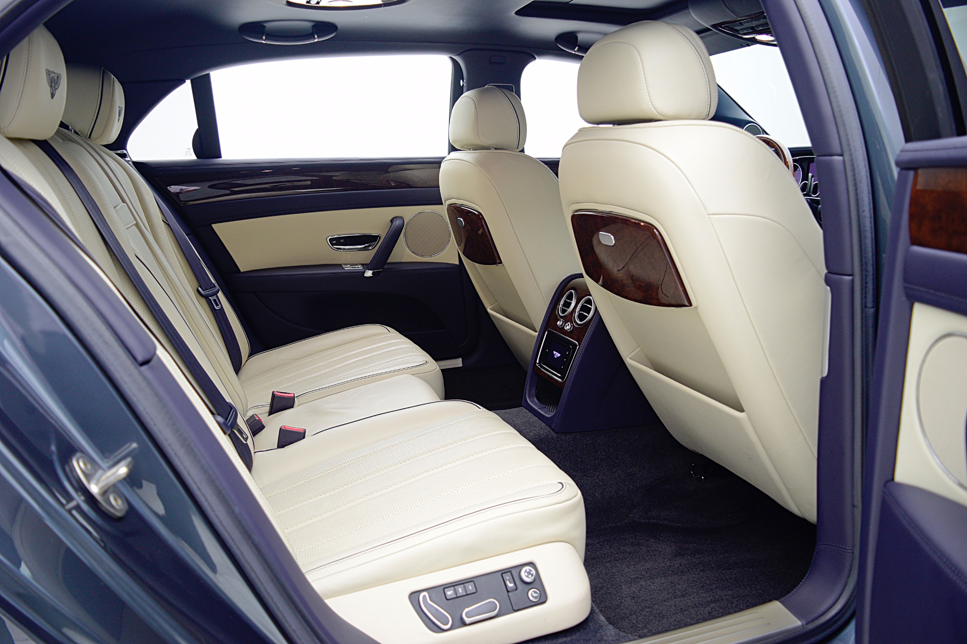 2015 Bentley Flying Spur Base photo 35