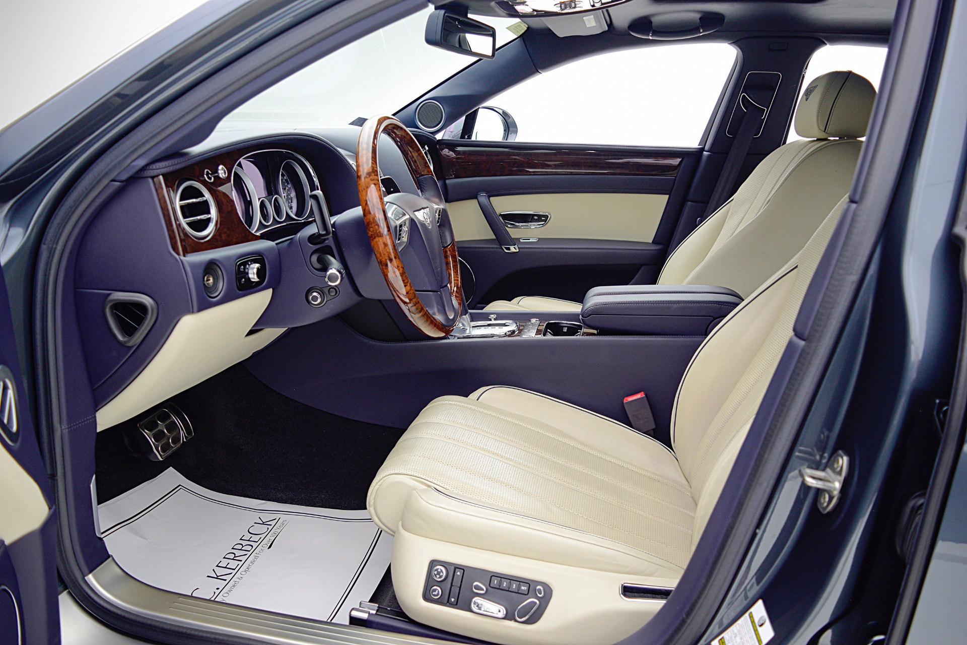 2015 Bentley Flying Spur Base photo 39