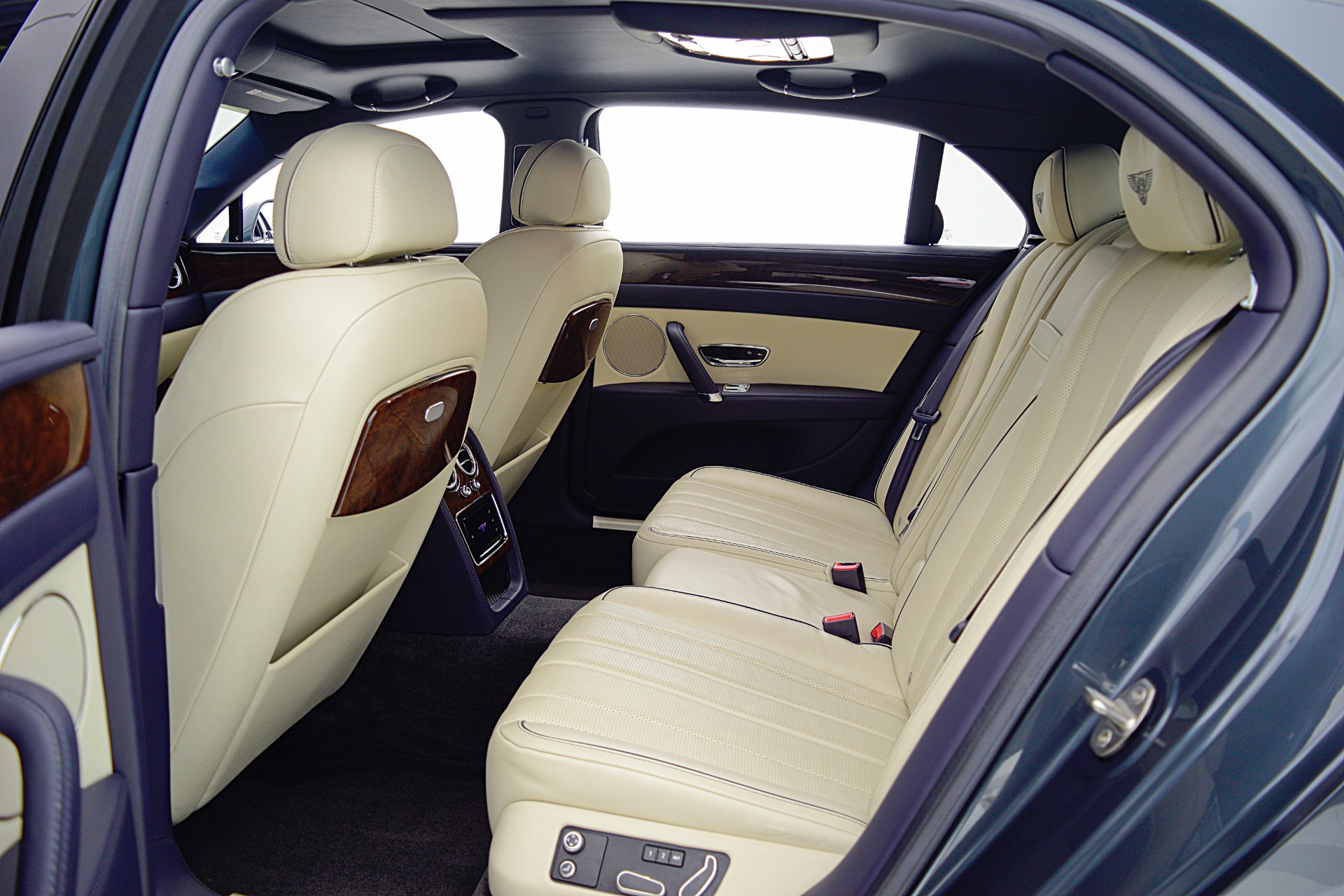 2015 Bentley Flying Spur Base photo 40