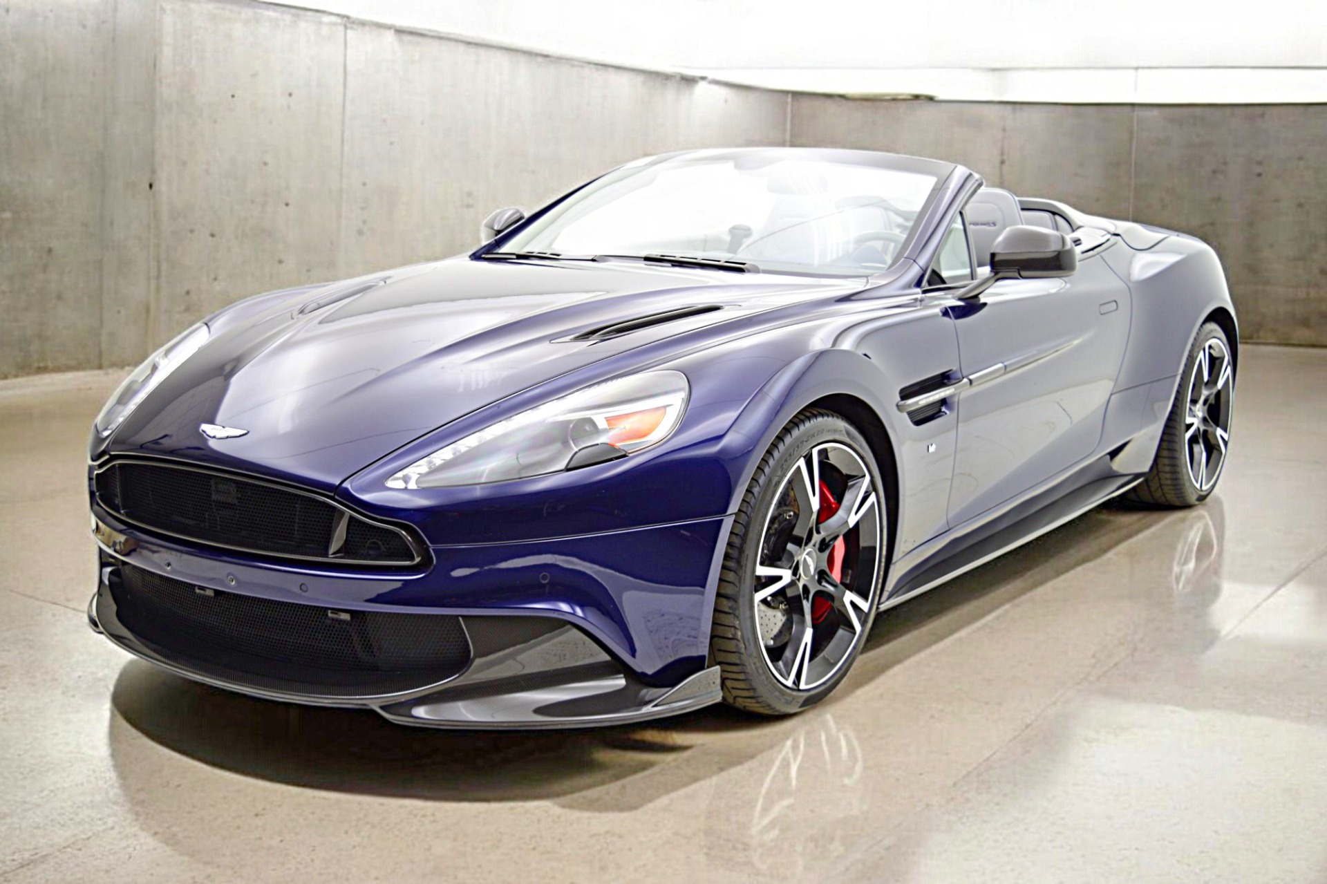 Certified 2018 Aston Martin Vanquish Base with VIN SCFPMCLZ6JGK04049 for sale in Palmyra, NJ